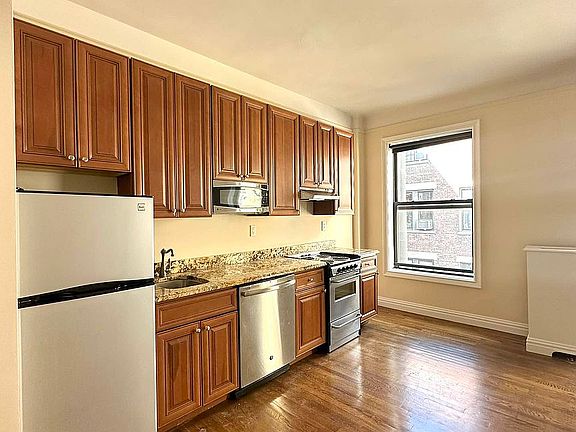 2nd image of 2350 Broadway #1201