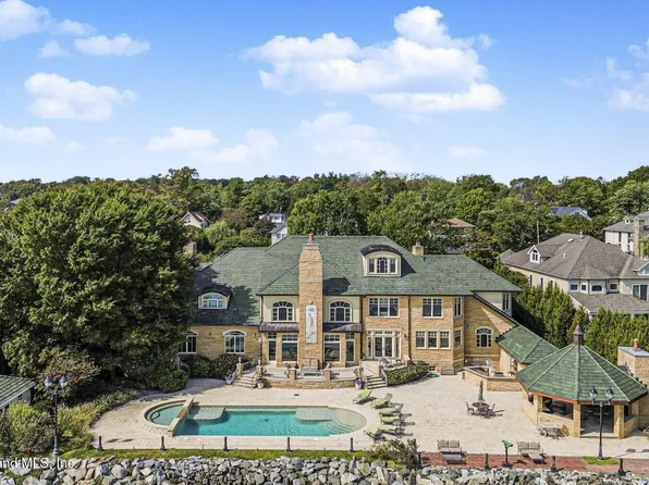 50 Wakefield Rd, Staten Island, NY 10312