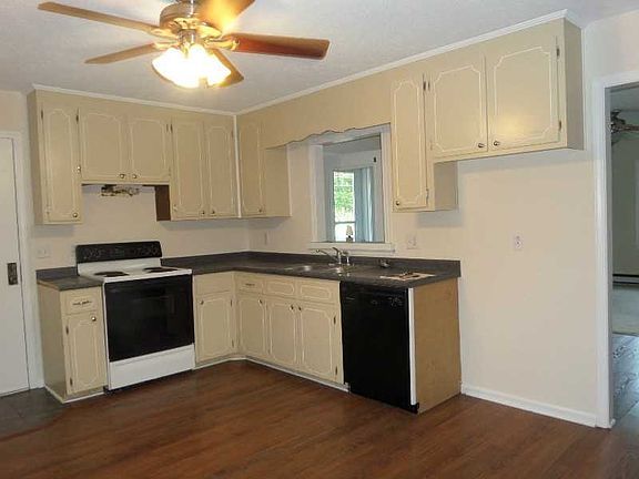 3rd image of 272 Brandy Ln