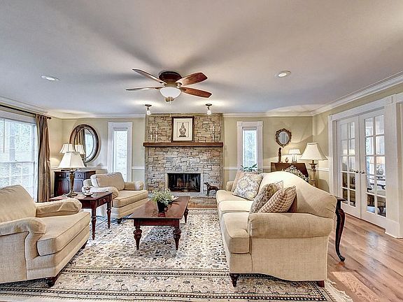 2nd image of 487 Lakeshore Dr