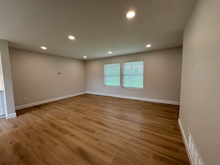 6425 Liberty Rd N — Photo 19