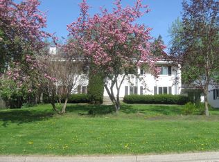 3076 Moraine Dr, Brighton, MI 48114