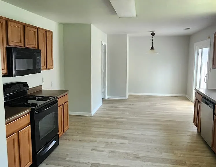 155 Bayside Ln — Photo 3