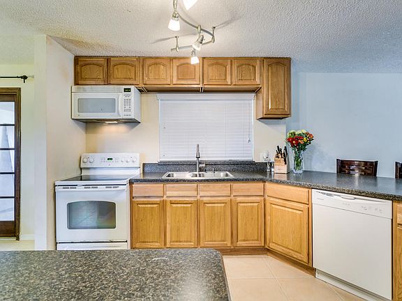 5th image of 750 Poinsetta Dr