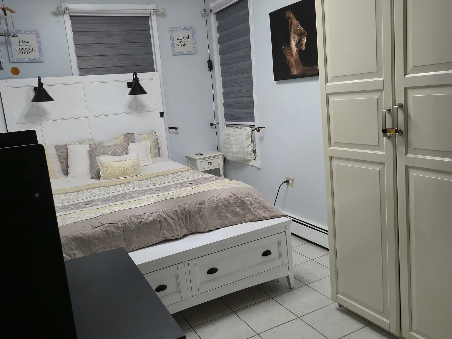 4 bed, $1,200 — Photo 1