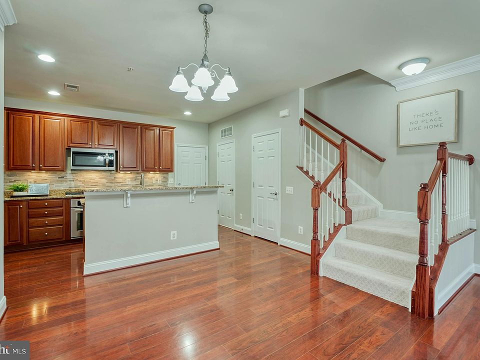 1st image of 20649 Sibbald Sq