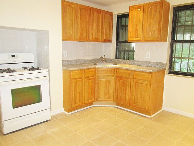 2nd image of 279 Macon St