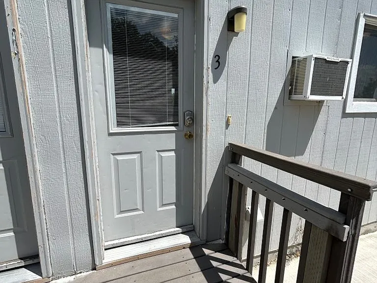 1214 E Adams — Photo 4