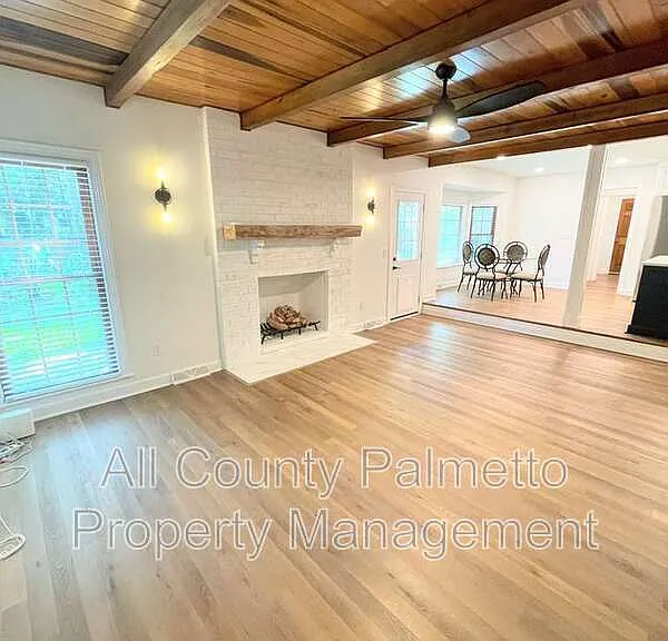 101 Huckleberry Ln — Photo 3
