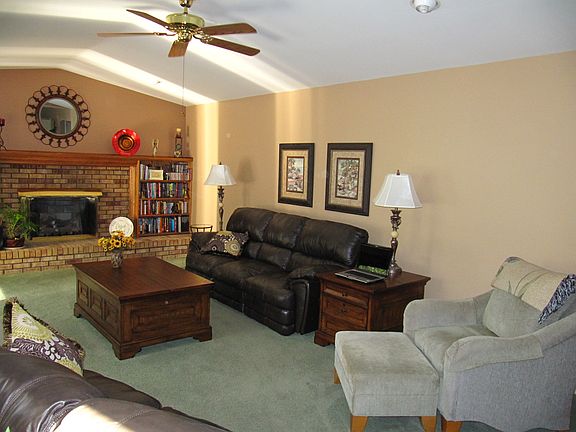 3rd image of 575 Crystalia St