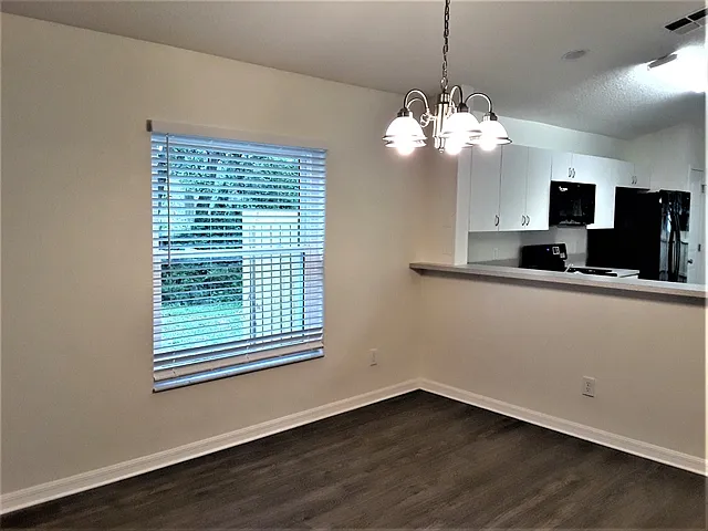 3 bed, 2.0 bath, 1314 sqft, $2,315 — Photo 3