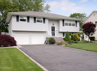 197 Lowell Rd, Sayville, NY 11782