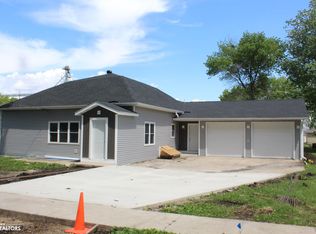 765 Grove Ave, Garner, IA 50438