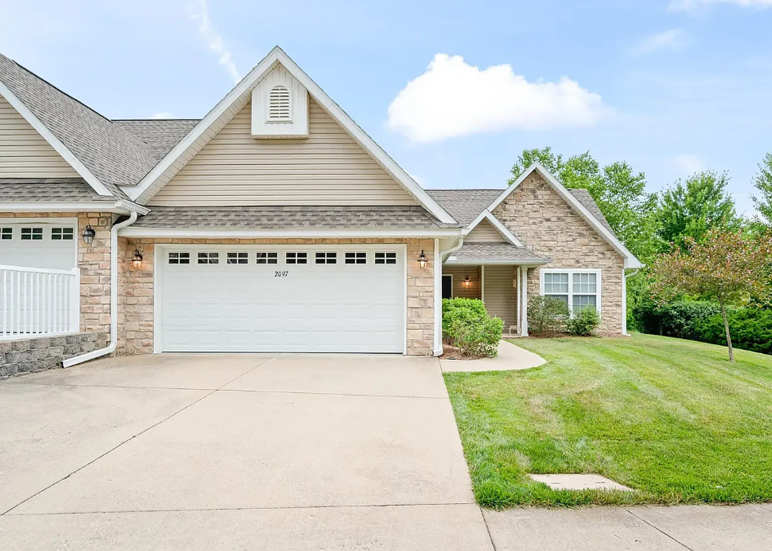 Arbor Ridge: 3 Bedroom, 2 Bath - Available Now! — Photo 2