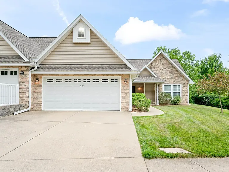 2097 W Arbor Ridge Way — Photo 2