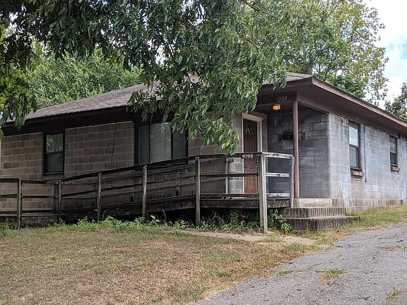 2nd image of 1208 Gum St