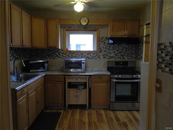 5th image of 254 Girard Ave