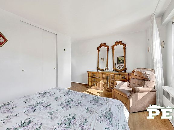 2nd image of 2915 W 5th St APT 7H