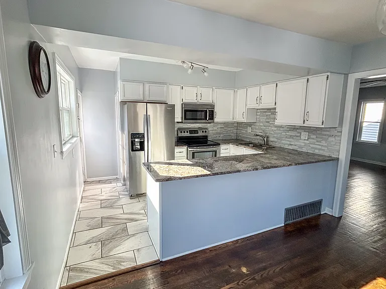 5846 N Keystone Ave — Photo 11