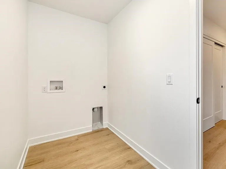 6501 Hickman Rd #B — Photo 2