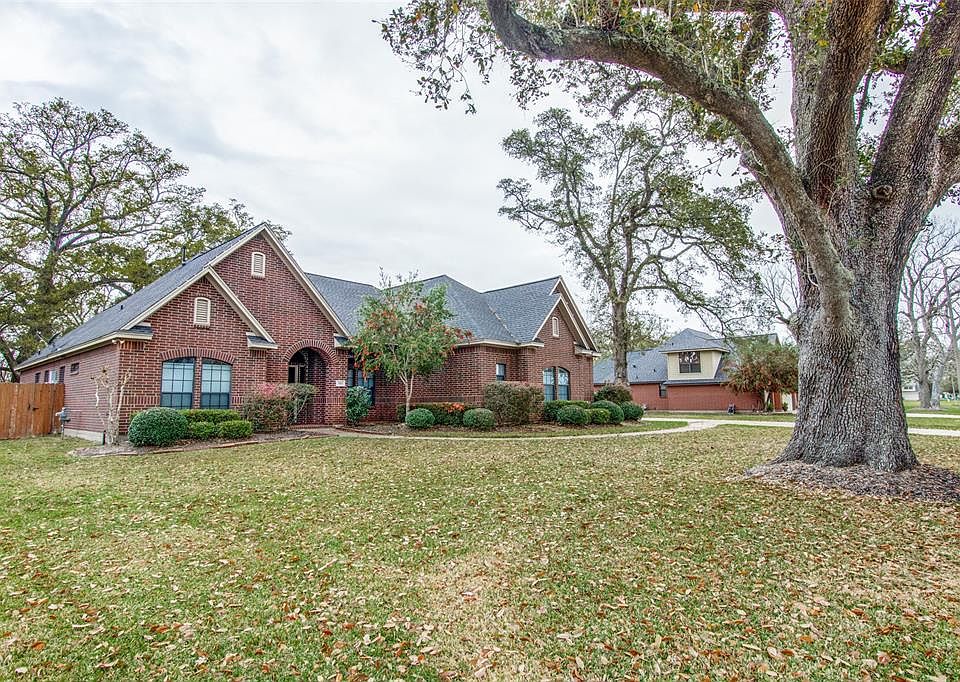 1st image of 805 Heritage Oaks Dr