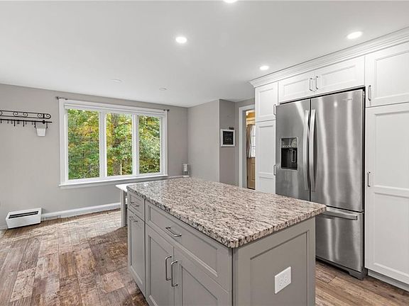 5th image of 569 Hill Farm Rd