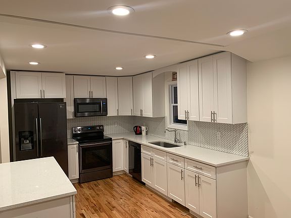 2nd image of 138 Lynbrook Dr