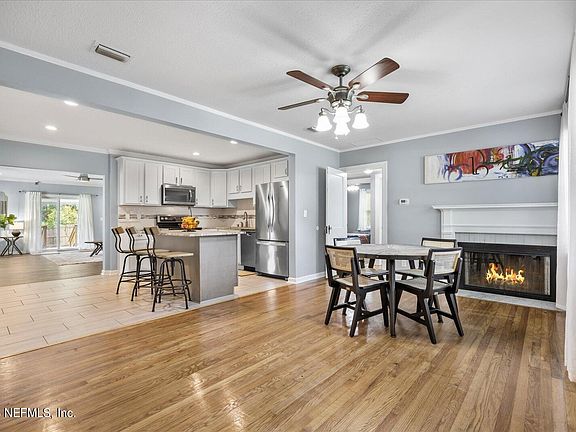 3rd image of 907 BARBARA Avenue