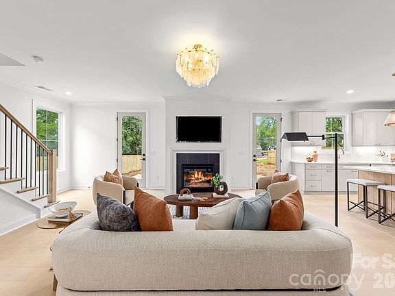 4th image of 2763 Parkway Ave