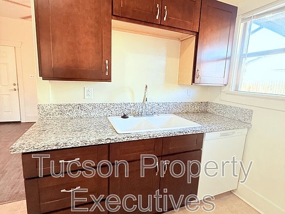 2nd image of 724 E Drachman St