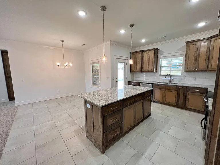 925 Sugar Pine St — Photo 9