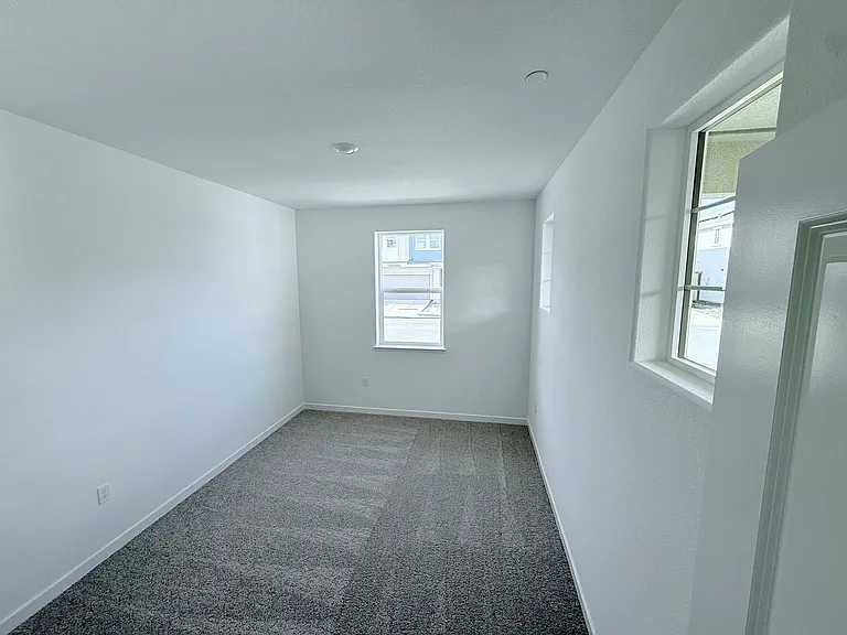 338 E Beatrice Ave — Photo 3