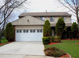 304 Apollo Ct, Vernon Hills, IL 60061
