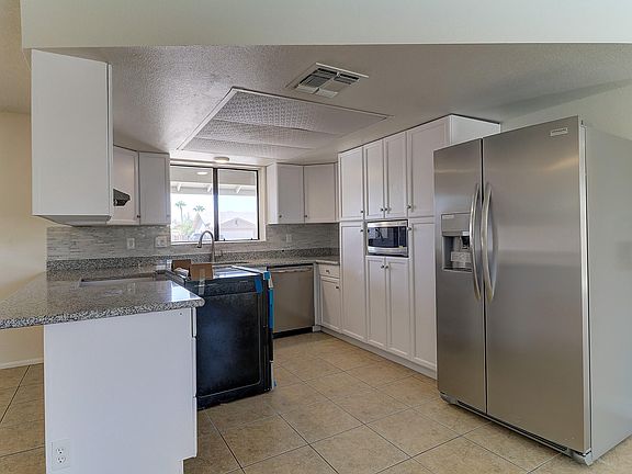 4th image of 6024 E Hillview St