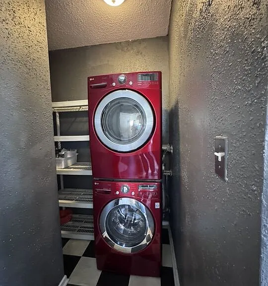 1425 S Curson Ave — Photo 16