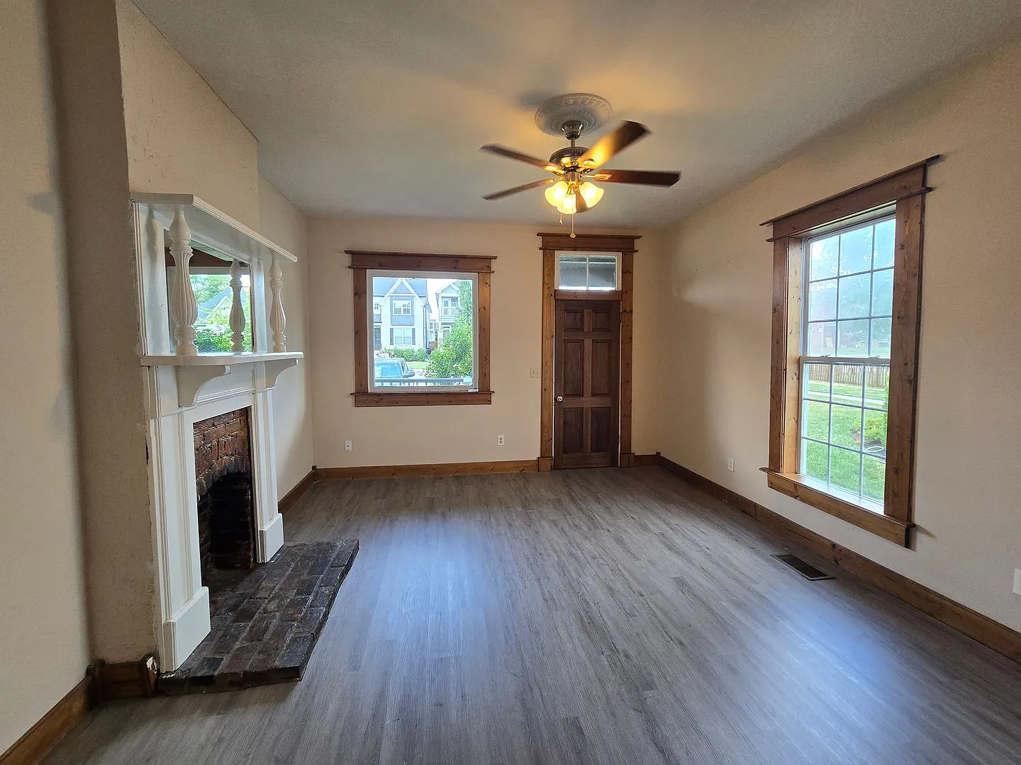 Cozy 2bed 1bath Duplex w/ Private Backyard | The Nations (Rent Reduced!) — Photo 3