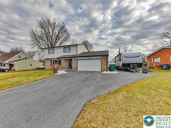 3rd image of 7270 Heather Rd