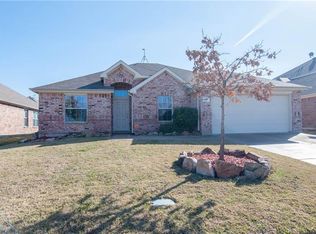 900 Crockett Dr, Lavon, TX 75166