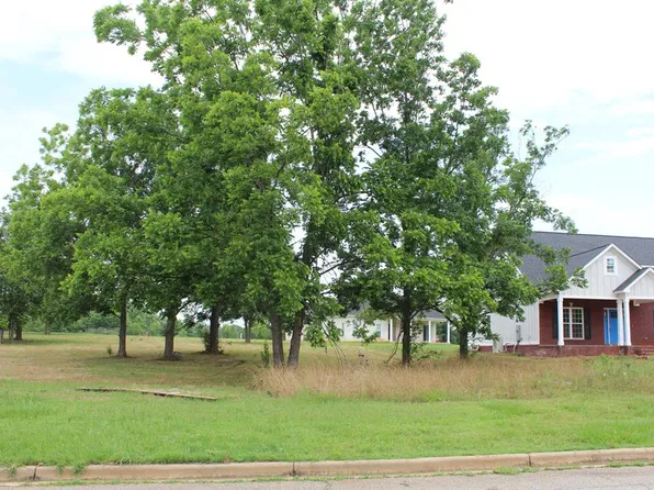 203 Wentworth Ln, Albany, GA 31721