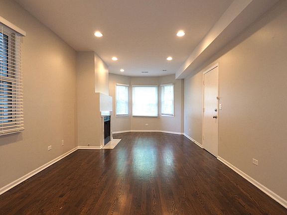 5th image of 1442 W Melrose St APT 1