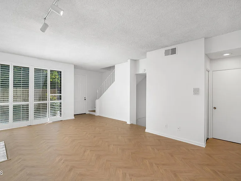 813 N Monterey St #3 — Photo 6