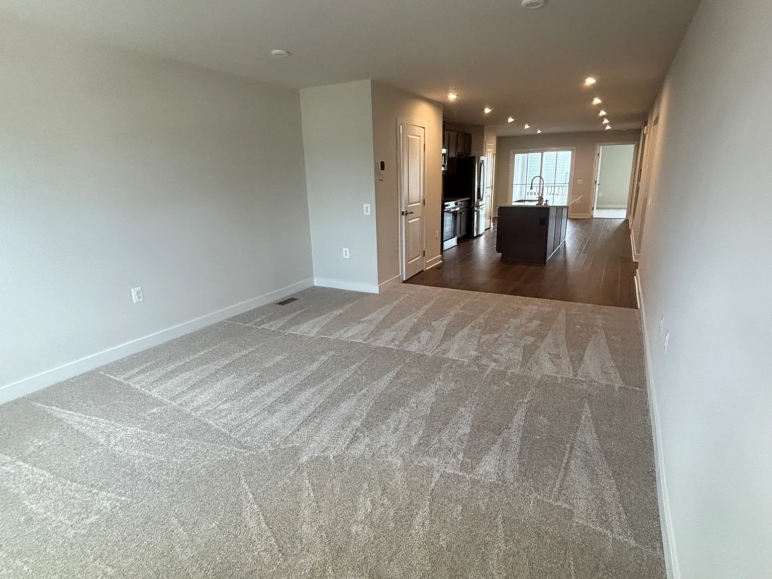 4 bed, 3.5 bath, 2274 sqft, $2,950 — Photo 3