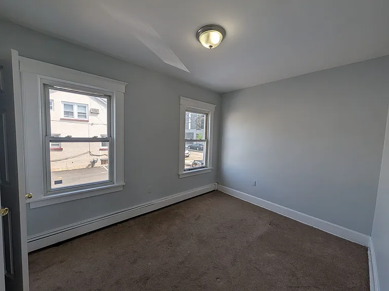 21-23 Bloomfield Ave — Photo 4