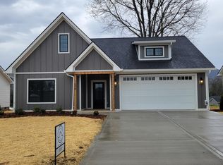 1099 Embreville Rd, Johnson City, TN 37604