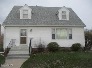 204 E Caledonia Ave, Hillsboro, ND 58045