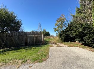 41W815 Laurel Dr, St Charles, IL 60175