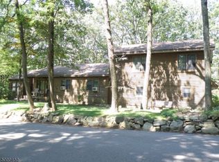 17 Hillcrest Dr, Denville, NJ 07834