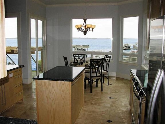 Kitchen/Nook Lake View