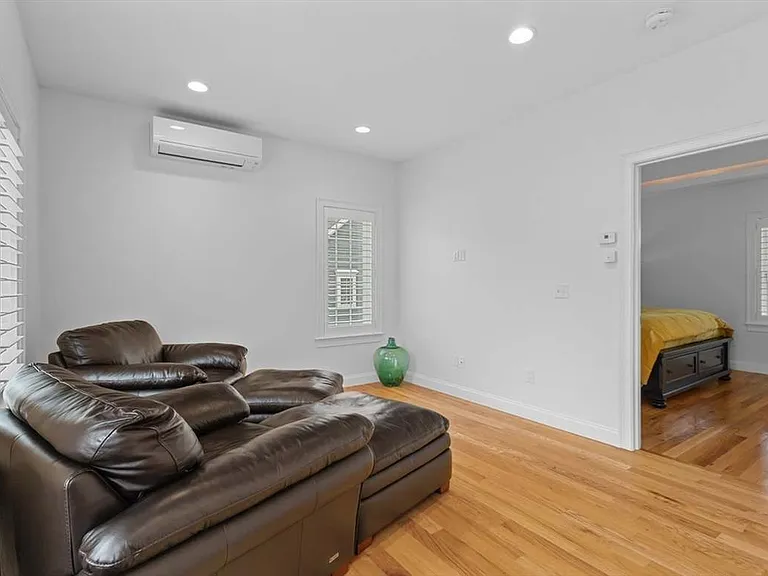Harrington Ave — Photo 9