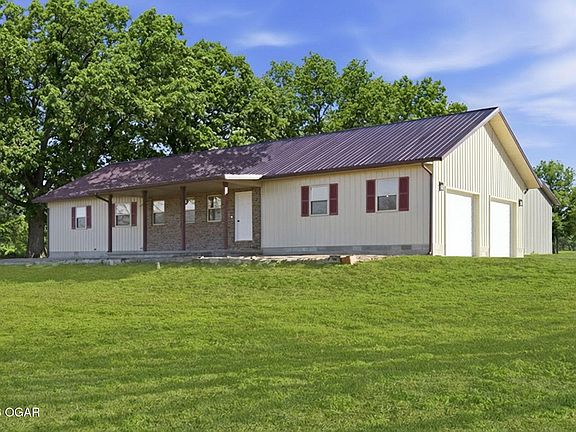 4th image of 10058 Farm Road 2015